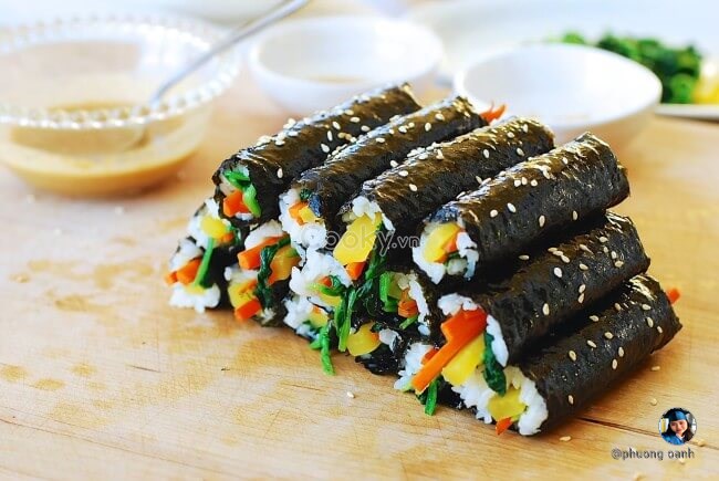 Cơm cuộn kimbap