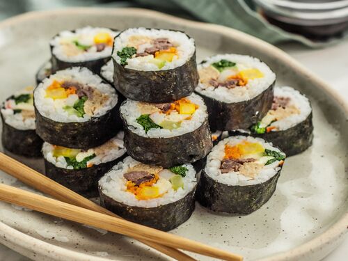 Cơm cuốn lá rong biển (Gimbap)