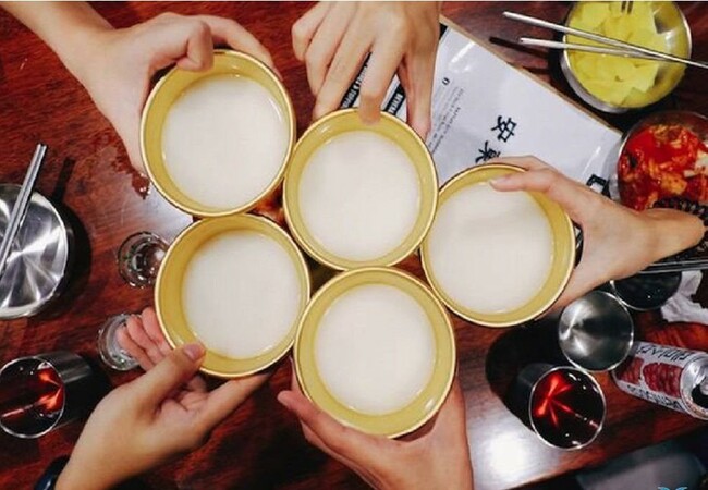 rượu gạo makgeolli cho phụ nữ